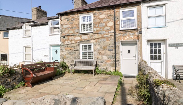 GERALLT, pet friendly, character holiday cottage in Morfa Nefyn