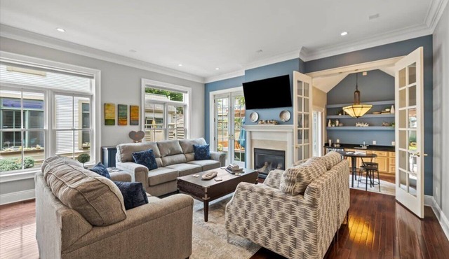 German Village Large & Luxurious