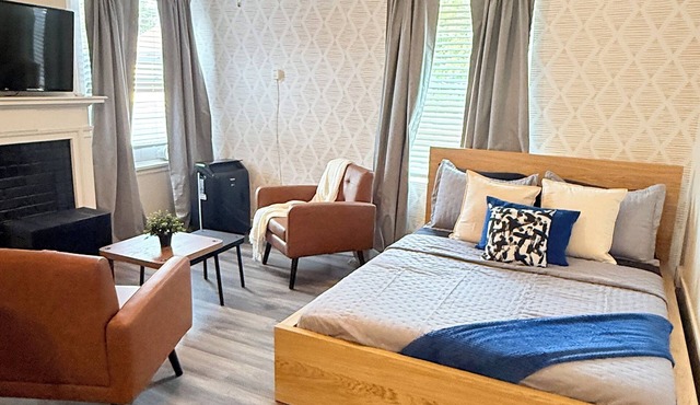 German Village Studio, Full Kitchen, Sleeps 2