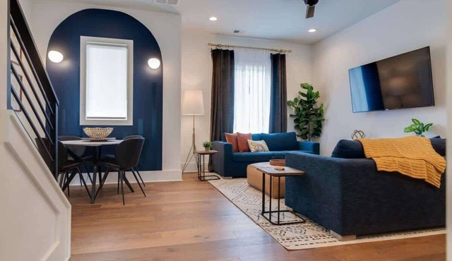 Germantown Gem: Rooftop, Garage & Walk To It All!
