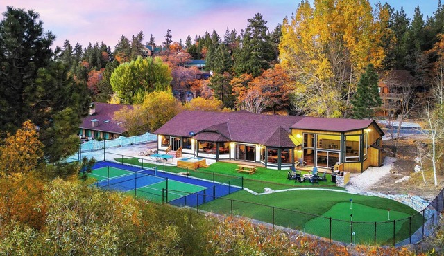 Geronimo Lodge: Private Pickleball Court!