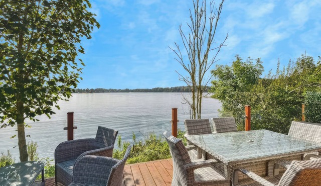 GERRIDA LODGE, pet friendly, with pool in Tewitfield