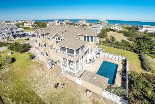 Gertrude's Breakaway - Corolla, Ocean Sands, Ocean View, 45 Yds to Beach, Elevator, Pool, Tiki Bar, Hot Tub