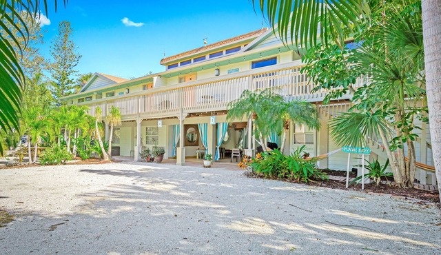 Gertrude's Siesta | 100% Private, 8-steps to Beach Path! 4-min Dining & Music! Snorkeling, Sunsets!