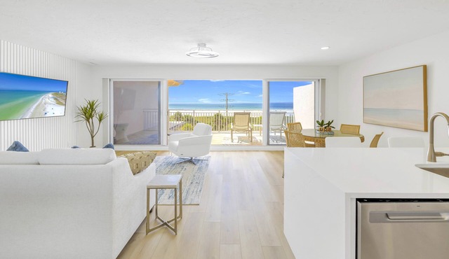 Gertrude's Siesta | Oceanview Penthouse | 1 min walk to Beach Path + Huge Terrace