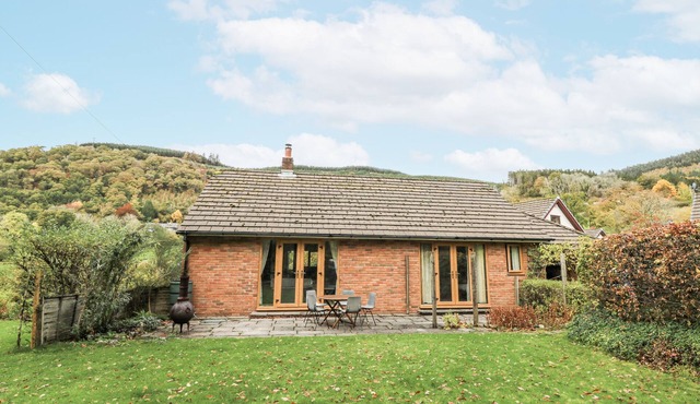 GERYLLAN, pet friendly, country holiday cottage in Rhandirmwyn