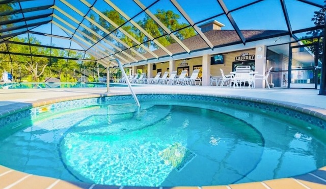Get 10% off on weekly stay or 15% on monthly stay. Fully equipped cabin. CR. Fl