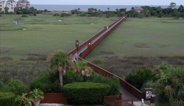 GET A JUMP ON SUMMER!Beautiful Beachside Resort-Heated Pool-Tennis-Jacuzzi