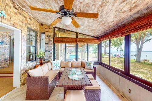 Get a Wave From it All Home with Private Dock