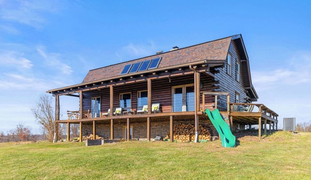 Get Away Cabin in Claysville ~ Covered deck~ Watch the Sunrise & Sunset~