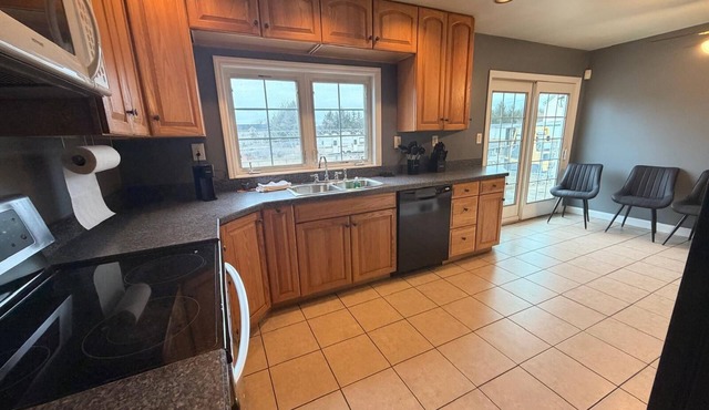 Get Away Casino is a Cozy 2-bedroom house in enchanting Bensalem with AC.