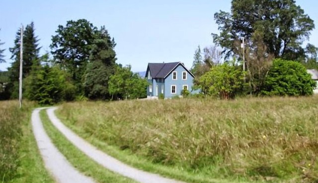 Get away from crowds! Enjoy peace, quiet, firepit, acreage and neat farmhouse.