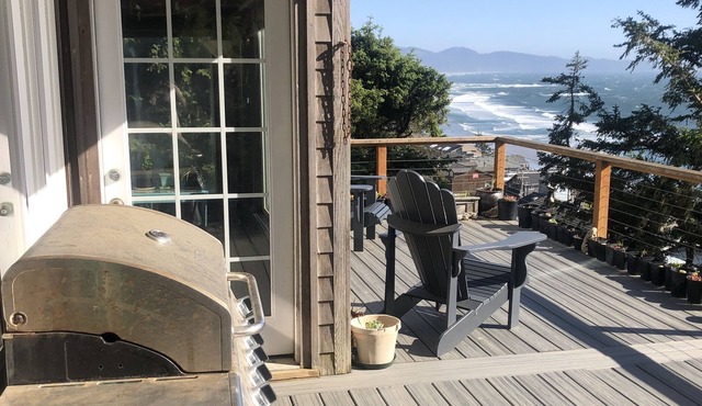 Get away from it all wit the sights and sounds of the pacific ocean .