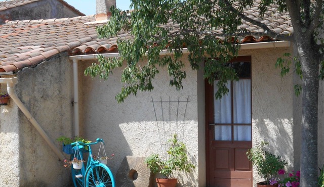 Get away from it all in this peaceful rural location - close to lively village