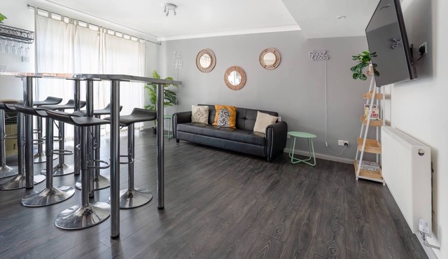 Get Away Home With Hot Tub Sleeps 6