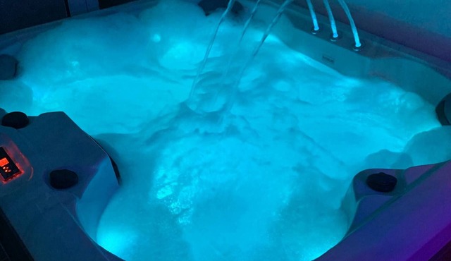 Get Away Home With Hot Tub Sleeps 4