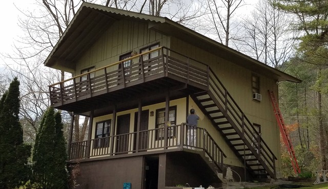 Get away to the Mountains in this Cozy Chalet. Clean and Quiet