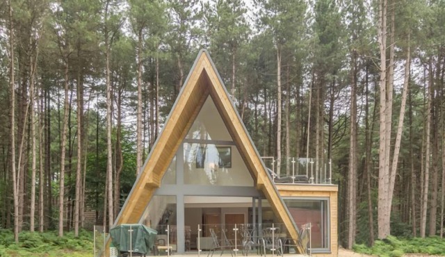 Get back to nature in style at this elegant and peaceful woodland retreat
