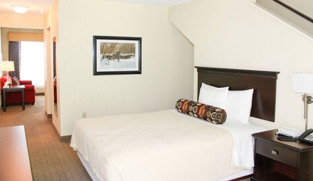 Get Closer to Nature at the Iroquois Suites with Breathtaking Views 214