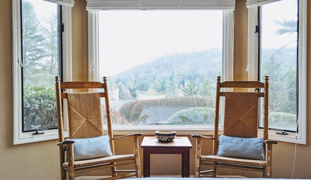 Get Cozy in Kenmure Country Club - Golf & Tennis!