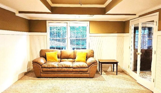 Get cozy in this 2-bedroom garden apartment in peaceful Alpharetta.