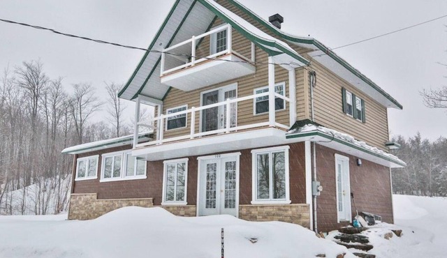 Get lost in Grandes-Piles Cozy modern chalet View on St-Maurice River