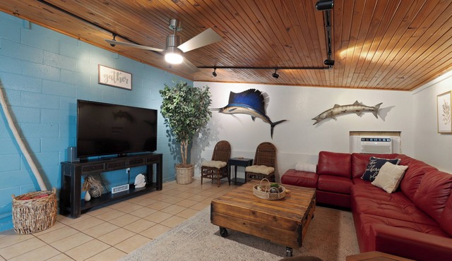 Get "Off the Hook" in a small town w/big time fishing steps away from marina