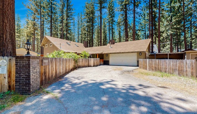 Get outside and play in South Lake Tahoe - minutes to Heavenly & lake
