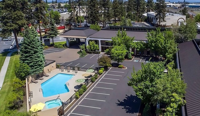 Get Ready for Adventure! 2 Family-friendly Units. Close to Pine Nursery Park!