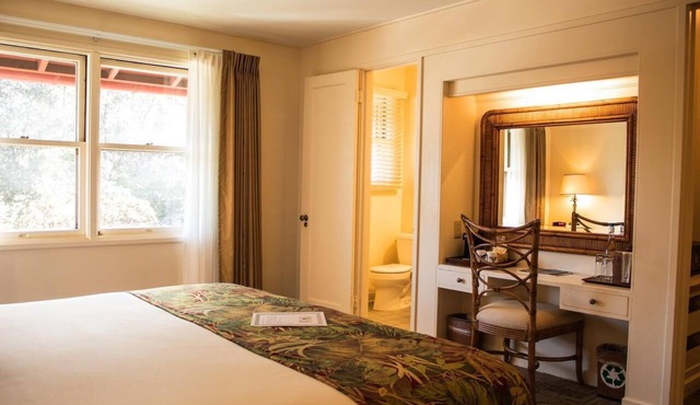 Get Ready for Blissful Getaway! Two Comfy Units for 4! Free Parking!