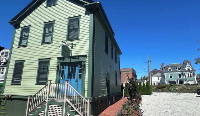 Get ready for the ultimate Newport adventure in this stunning renovated whole house right off Historic Thames Street! 6BR/6 queens + pull-outs (sleeps 16), 2 full kitchens, private deck