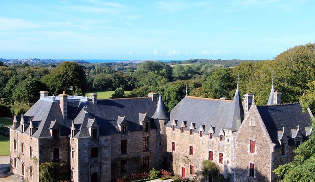 Get together with family and friends, up to 15 people, on the pink granite coast