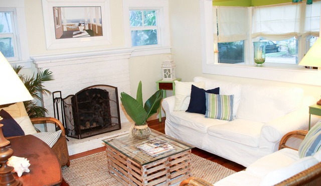 Get warm and relax walking distance to the intracoastal, golfing and ocean !