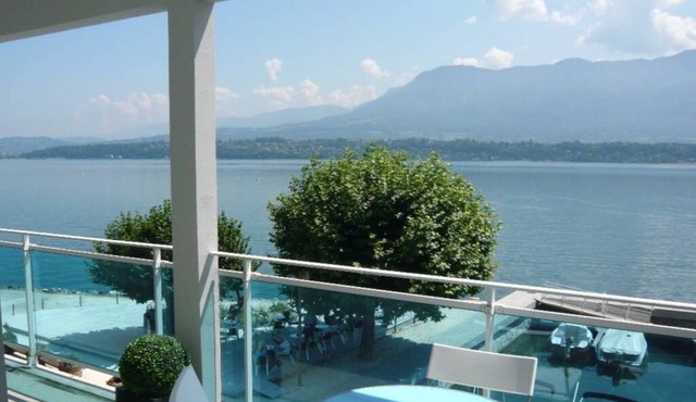 GETAWAY AT THE EDGE OF LAKE BOURGET