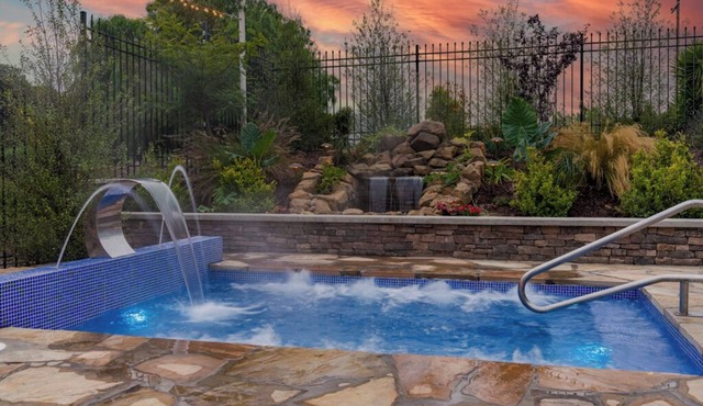 Getaway at the Highlands-Heated Pool/In ground Jacuzzi