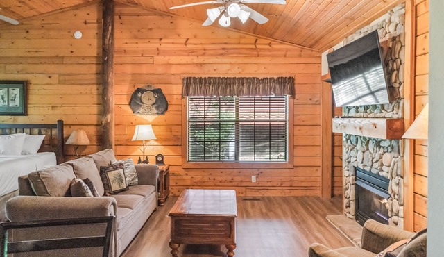Getaway Cabin for Two with Fireplace & Whirlpool Tub - Minutes from Entertainment!