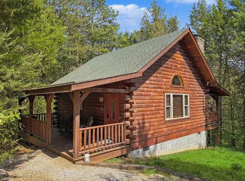 Getaway Cabin - Hot tub, Fire Pit, Direct Nature Trail Access