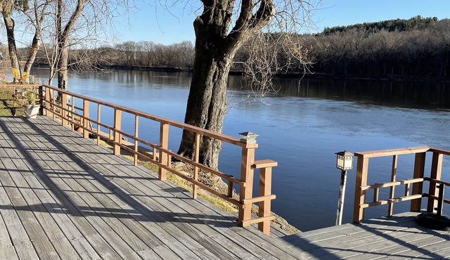 Getaway Cabin on the Rock River, enjoy kayaking, canoeing and fishing