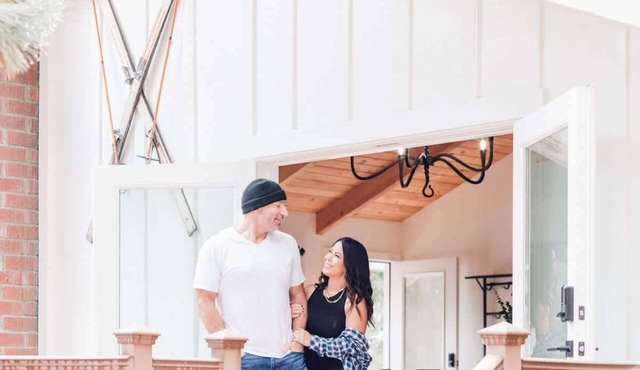 Getaway Cabin | Spa & Deck | Romantic Fireplace