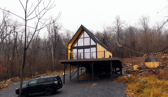 Getaway Cabin Retreat in Shenandoah Valley - Hot Tub, Sauna, Cold Plunge