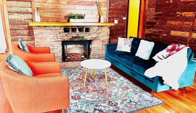 Getaway Cabin: Views, 2 Decks, Grill, Wi-Fi, Pets OK