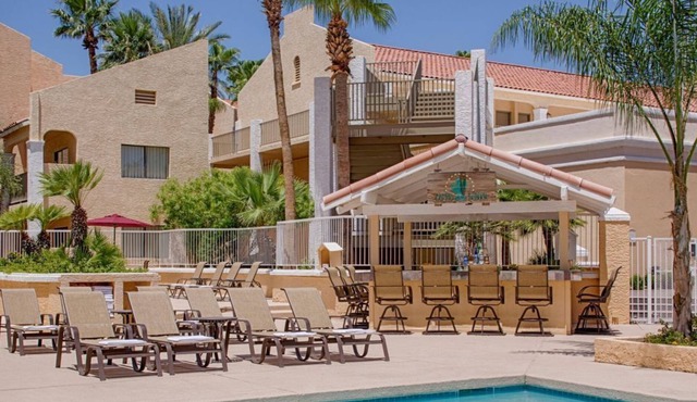 GETAWAY DEAL! THREE GREAT UNITS & FREE PARKING!