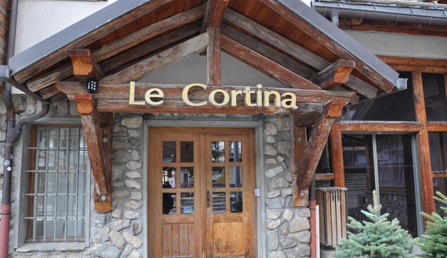 Getaway for 10 Near Slopes
