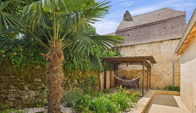 Getaway for 2 in Auriac with cozy garden