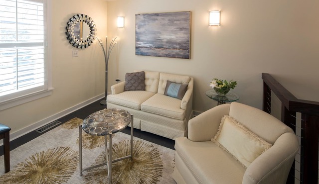 Getaway for Two Only Blocks from River Street by Lucky Savannah