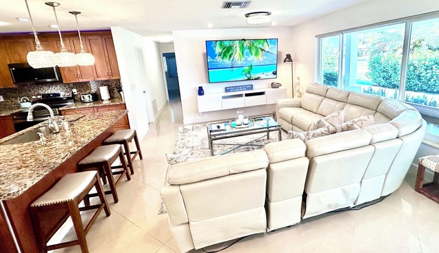 Getaway House in Boca Raton E., 7 minutes Beach, Heated Pool, 5 beds, Sleep 8