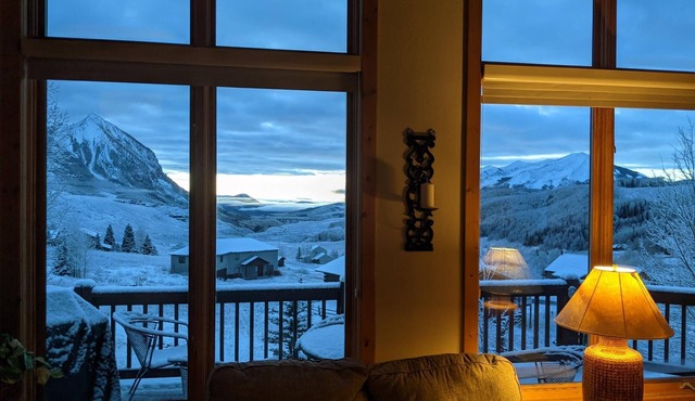 Getaway in CB @ the Alpine Edge Retreat! 4 bedroom Single Family Home.