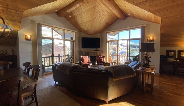 Getaway in CB with your family @ 4 bedroom Penthouse@Black Bear Lodge!