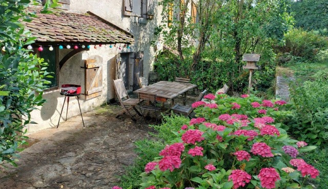 Getaway in the Jura - calm, nature & conviviality gîte for 6 to 8 people