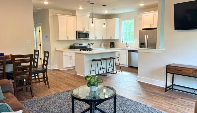 Getaway in the Woods - 2-Bed/1 Bath Apartment Near Texas A&M